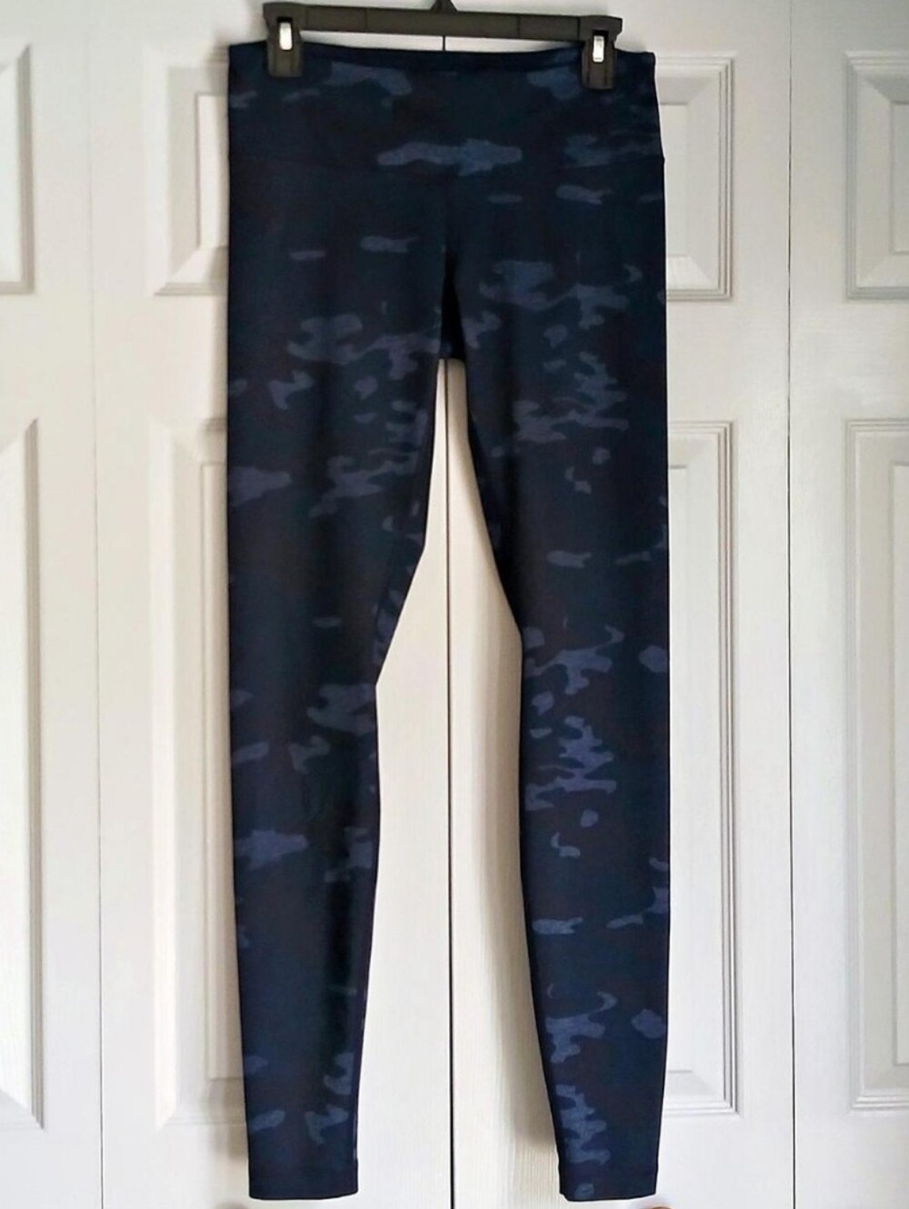Lululemon Size 8 Blue Camo Leggings - Picture 9 of 9